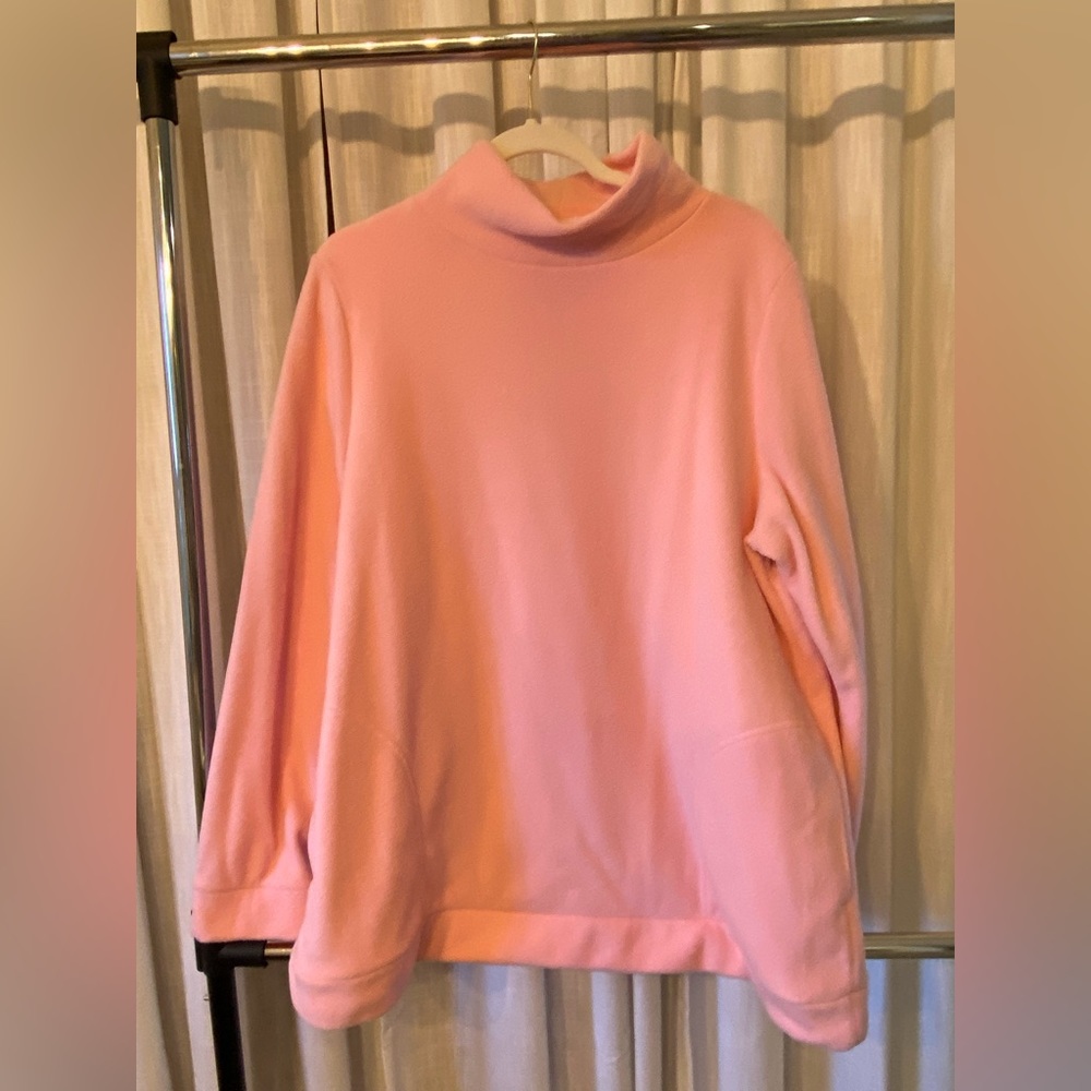 Pink fleece sweatshirt with pockets